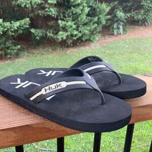 Huk flip flop slipper flipster black and white